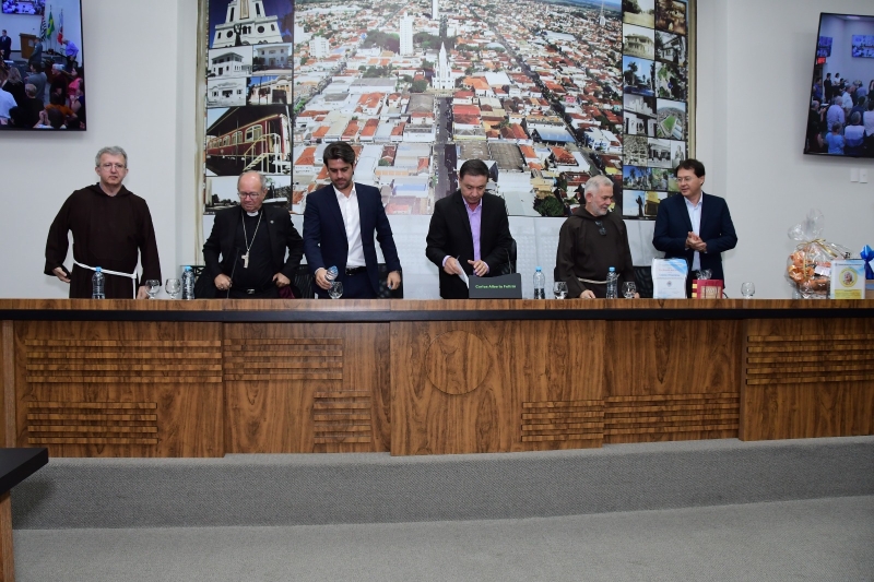 Galeria frei-haroldo-recebe-o-titulo-de-cidadao-penapolense